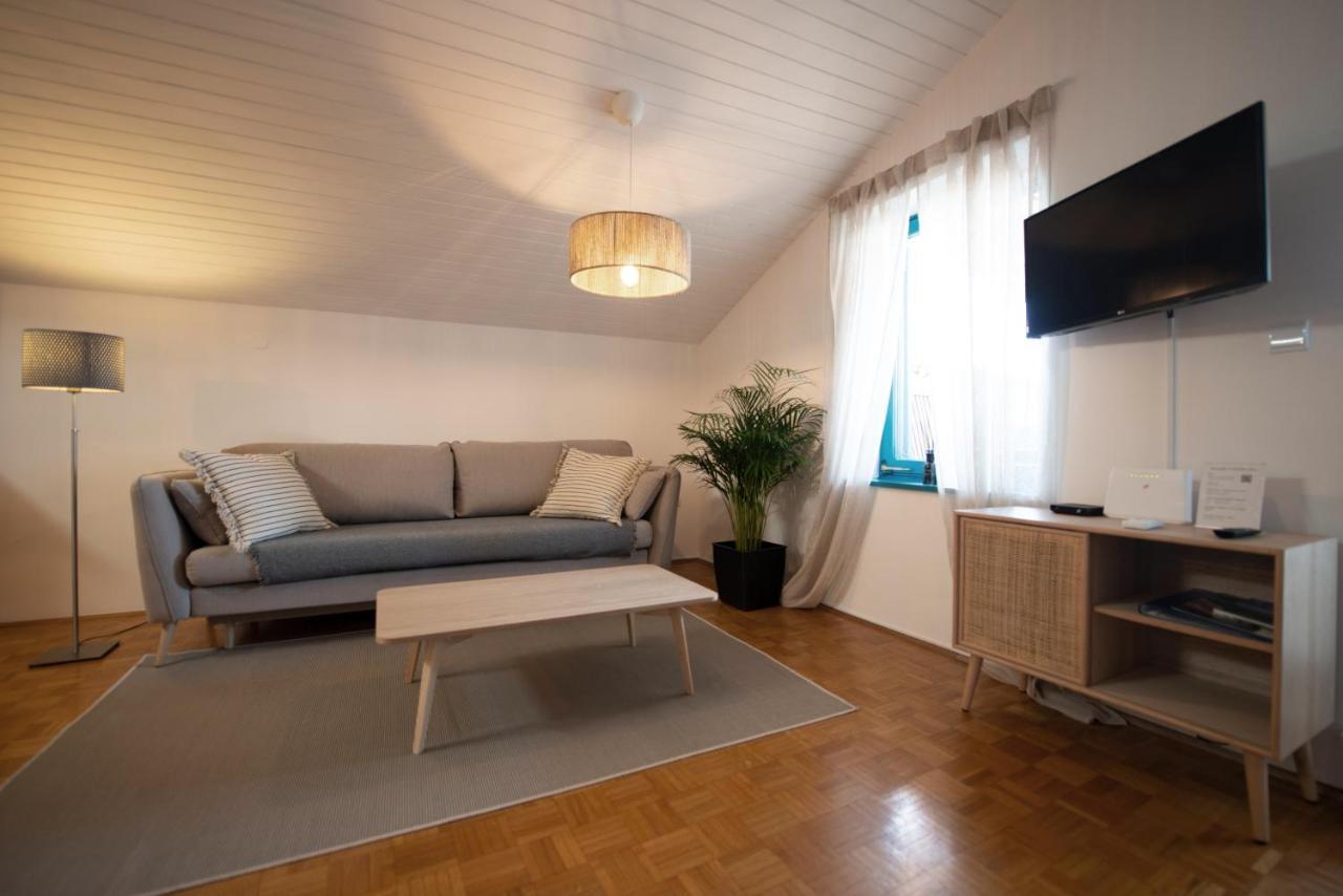 Modra Luna- Apartment With Terrace イゾラ エクステリア 写真